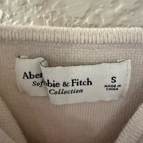 Abercrombie & Fitch Cream sweater Crop Top - Picture 2 of 2